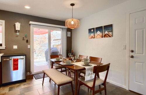 Mariposa House | Cute Pool House near Yosemite with a Hot Tub and Game room