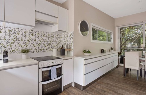 Randwick Apartment | Cute, private 2BR cottage ‘in the trees’, plus sofa bed, great location