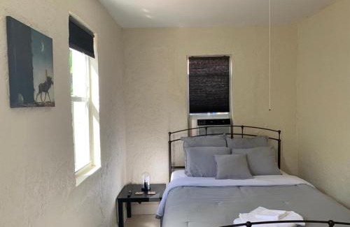 West Little Havana House | Cute Private Room - Close to airport & Free parking 01