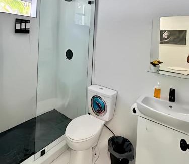 West Little Havana House | Cute Private Room - Close to airport & Free parking 01