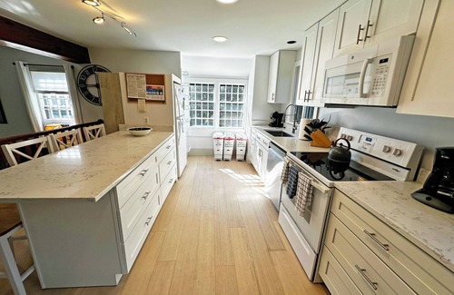 West of Town House | Cute, Quiet, Comfortable, Centrally Located, Outdoor Shower, Large Yard, BBQ