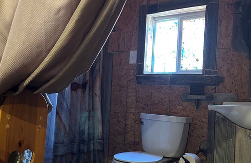 Medicine Park Cabin | Cute Shack in Medicine Park, OK Pet Friendly. Just a short walk to downtown