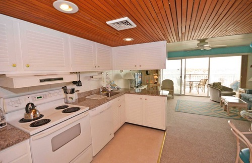 Midtown Ocean City Condo | Cute, spacious 1-bedroom oceanfront condo with free WiFi, an outdoor pool, and an expansive balcony located midtown!