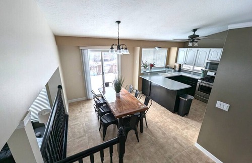 Layton House | Cute Spacious Home 3 BR
