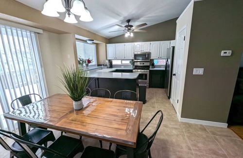 Layton House | Cute Spacious Home 3 BR