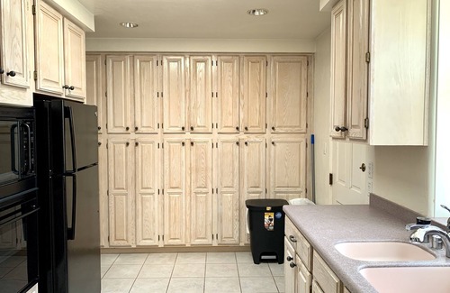 Crown Point House | Cute Spanish Bungalow - BBQ, Firepit, Bikes, Boards, and a Great Patio!
