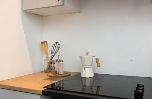 Grizinkalns Apartment | Cute studio APT with a View over the rooftops and Free parking in the area