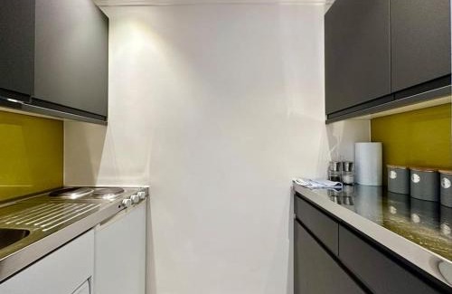 South Richmond Apartment | Cute Studio Basement Flat Richmond