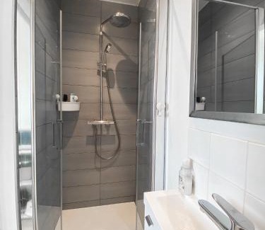 Neuilly-sur-Seine Apartment | Cute Studio near Arc de Triumph with Eiffeltower view