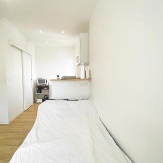 Neuilly-sur-Seine Apartment | Cute Studio near Arc de Triumph with Eiffeltower view