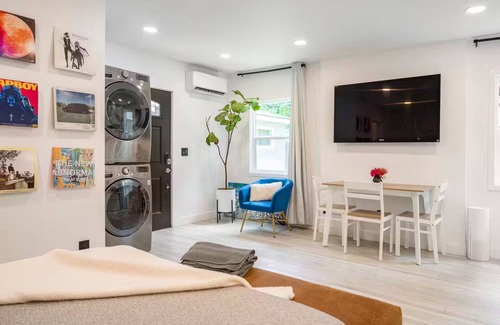 Park West Apartment | Cute Studio with AC, Backyard and W/D