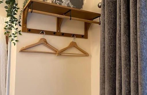 Worthing Apartment | Cute Studio with kitchen, patio and free parking