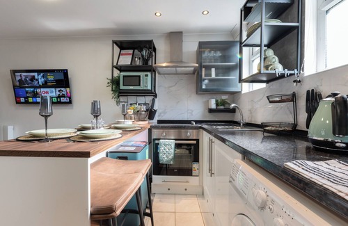 Woolwich House | Cute & Stylish 2 Bed House 10 Mins to Woolwich DLR
