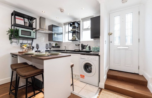 Woolwich House | Cute & Stylish 2 Bed House 10 Mins to Woolwich DLR