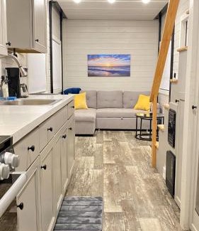 Crystal Beach House | Cute Tiny Home close to the Beach