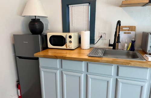 Central Oklahoma City Apartment | Cute Tiny House With Fenced Yard Near Plaza Dist