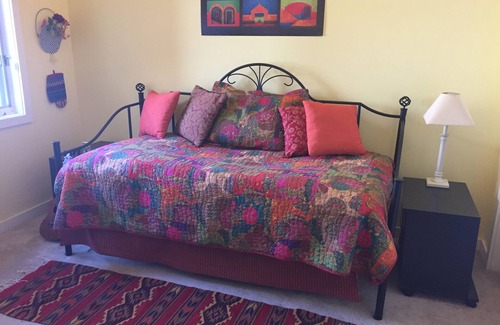 Melody Ranch House | Cute Townhouse 20 minutes from JHMR