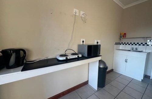 Parow North Apartment | Cute Tranquil Pool Side Apartment