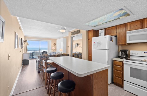 Windy Hill Condo | Cute unit with oceanfront balcony + Free Attraction Tickets!