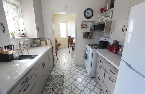 Lompoc House | Cute Wine Country Cottage with big back yard for entertaining