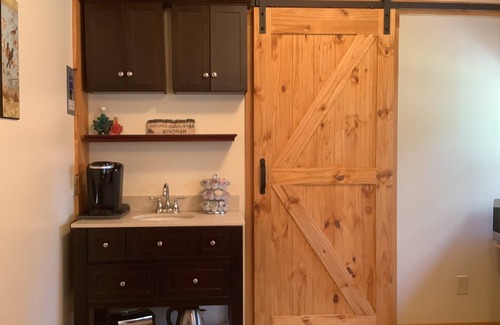 Windham Cabin | Cutest Cabin in Windham walking trail to MTN views corn hole mini golf BBQ grill