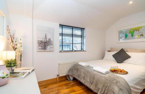 Covent Garden Apartment | Cuthbert Suite - Heart of Covent Garden!