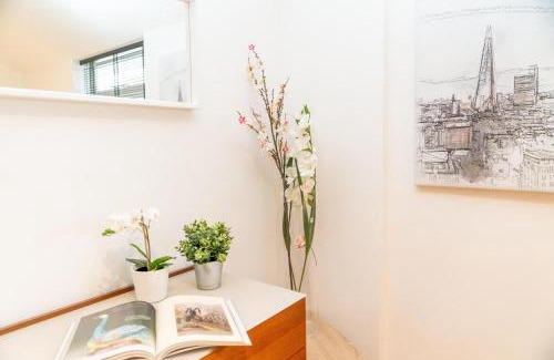 Covent Garden Apartment | Cuthbert Suite - Heart of Covent Garden!