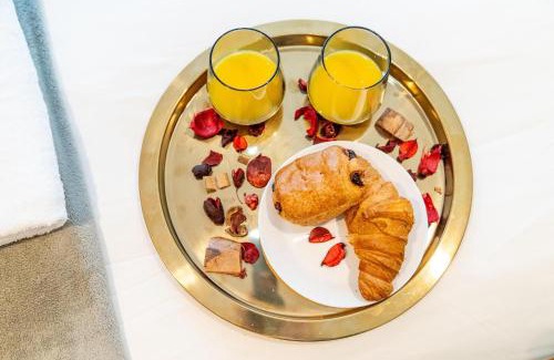 Covent Garden Apartment | Cuthbert Suite - Heart of Covent Garden!