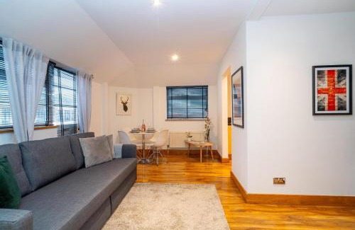 Covent Garden Apartment | Cuthbert Suite - Heart of Covent Garden!