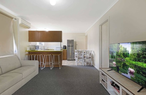 Urangan Apartment | Cutie On Cunningham S