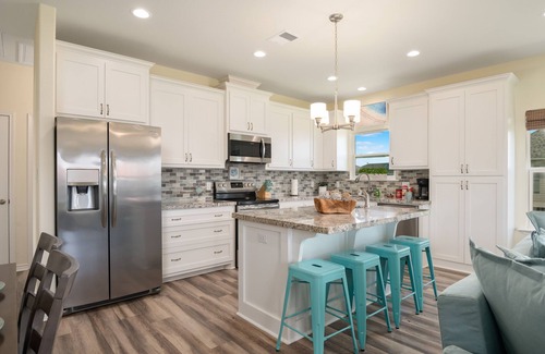 Port Bolivar House | Cuuuute Beachside Bungalow! KING beds, HOT TUB, Starlink, Steps to Beach!