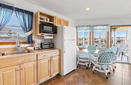 Ocracoke Villa | CV9B: Net House B - Waterfront studio with screened porch!
