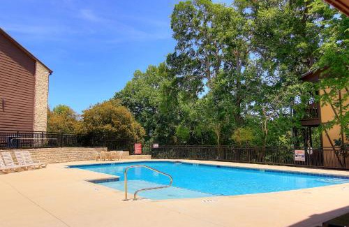 New Braunfels Apartment | CW CHB216 Club Paradise