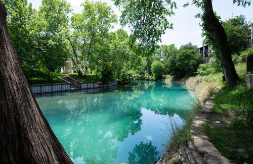 New Braunfels Apartment | CW CHB216 Club Paradise