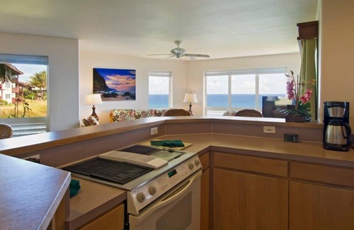 Princeville Condo | CW Shearwater Resort 3BR/3BA King Balcony Studio