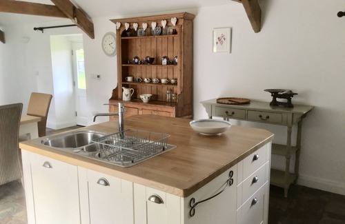 Llandovery House | CwCw Barn - Cuckoo Barn, on a hillside near the Brecon Beacons