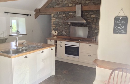 Llandovery House | CwCw Barn - Cuckoo Barn, on a hillside near the Brecon Beacons