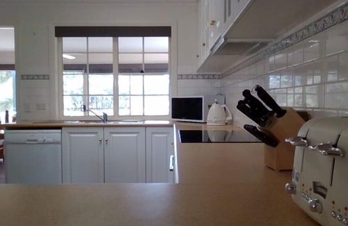Drysdale House | Cwm Fferm Country Bungalow is perfectly situated central Bellarine Peninsula VIC