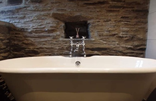 Carmarthen Other | Cwmderi, a green valley.