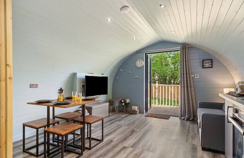 St. Florence Cabin | Cwtch Luxury Glamping Pod