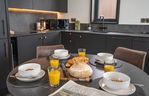 Llangefni Cottage | Cybi Lodge - sleeps 4 guests in 1 bedroom