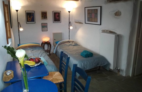Pitrofos House | Cyclades Olive Museum's Guest House with free 1 h tour to the Olive Museum.