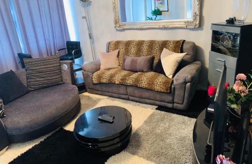 Central Aberdeen Apartment | CyCy Apartment