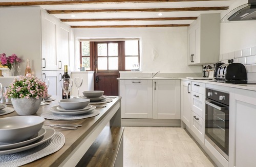 Bala Cottage | CYFFDY COTTAGE - ARENIG, pet friendly, with a garden in Parc