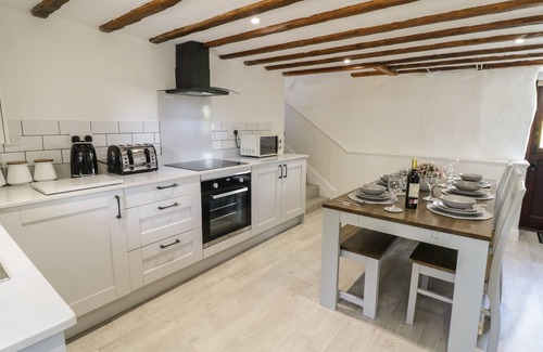Bala Cottage | CYFFDY COTTAGE - ARENIG, pet friendly, with a garden in Parc