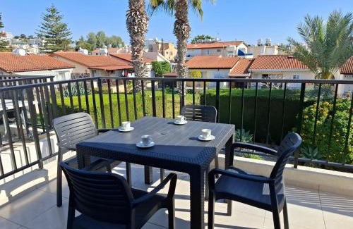 Paphos Apartment | Cyking 2 bed Apartment with pool & 10 min to beach