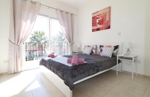 Paphos Apartment | Cyking 2 bed Apartment with pool & 10 min to beach