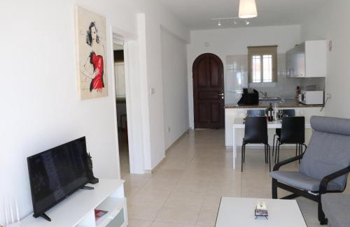 Paphos Apartment | Cyking 2 bed Apartment with pool & 10 min to beach