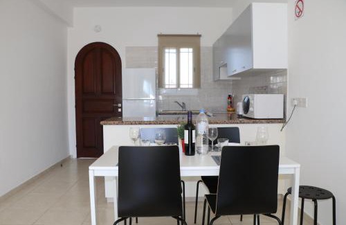 Paphos Apartment | Cyking 2 bed Apartment with pool & 10 min to beach