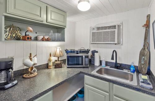 Oil City House | Cypress Chaletcaddo Lake Cabin 4 With Kayaks!